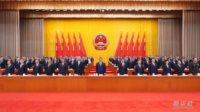 新疆维吾尔自治区成立70周年庆祝大会隆重举行<Br>习近平出席大会